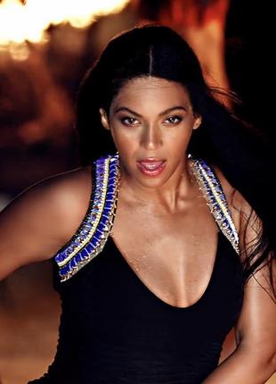 Фактурна чорна сукня з вишивкою бісером, колаборація beyonce та h&m