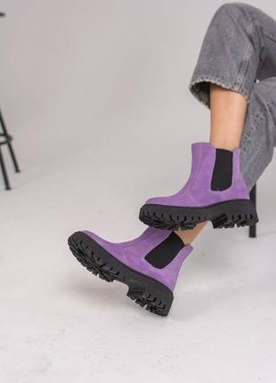 Женские ботинки времена из натуральной замши фиолетового лавандового цвета на тракторной подошве4 фото