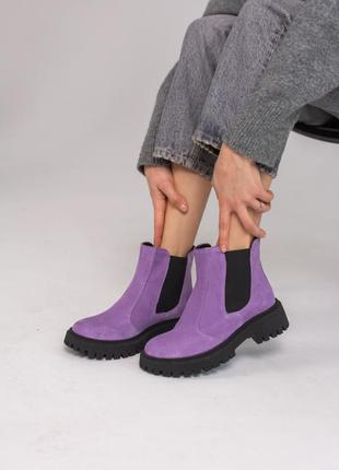 Женские ботинки времена из натуральной замши фиолетового лавандового цвета на тракторной подошве2 фото