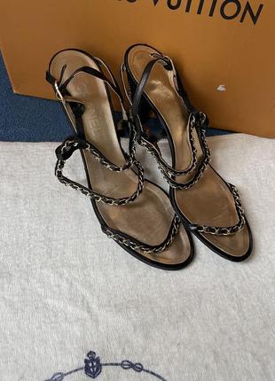 41р-26.5 шикарные кожаные босоножки от chanel.  стан ідеальний