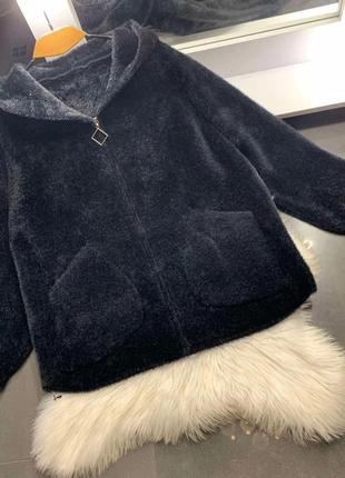 Коротка оверсайз куртка з альпаки в кольорі2 фото