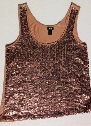 Майка з паєтками кавового кольору.