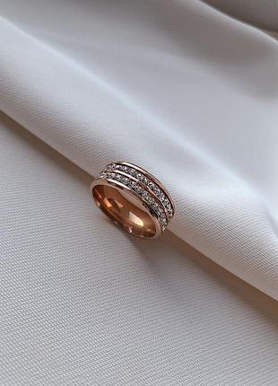 Широкое кольцо с камнями