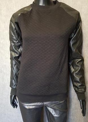 Свитшот с кожзам рукавами