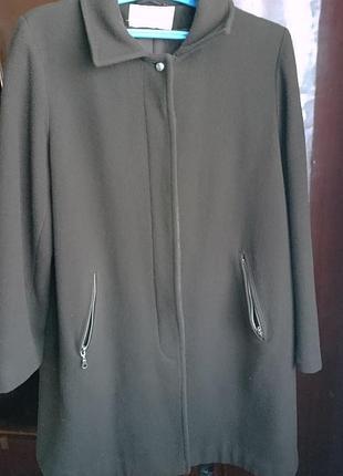 Коричневое пальто