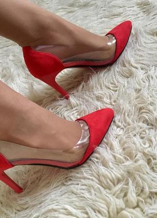 Женские красные замшевые туфли со вставками силикона по бокам 35,395 фото