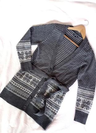 Трендовый теплый кардиган с шерстью орнаментом