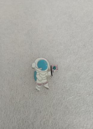 Пин значок космонавт 3