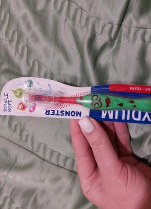 Elgydium
kids monster
зубная щетка для детей 2-6 лет