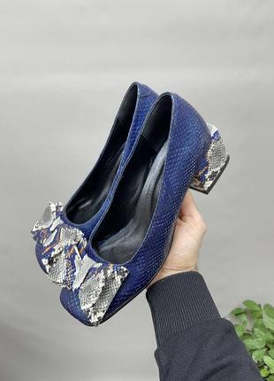 Дизайнерские синие туфли на низком каблуке натуральная кожа питон2 фото