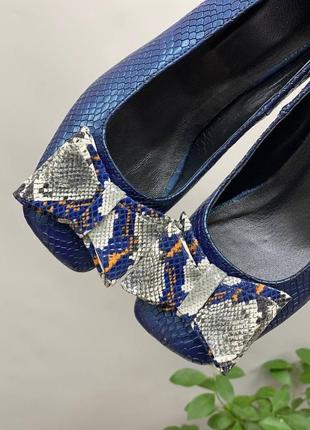 Дизайнерские синие туфли на низком каблуке натуральная кожа питон3 фото