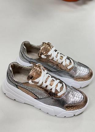 Кроссовки цвет на выбор