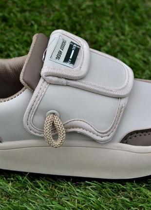 Стильні демісезонні дитячі кросівки jong golf beg бежеві р31-33