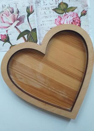 Поднос деревянный в виде сердца1 фото