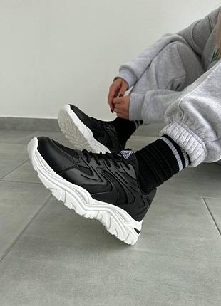 Базовые кроссовки