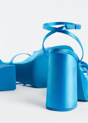 Стильні яскраві сатинові босоніжки на каблуку від h&m6 фото