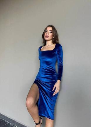 Платье футляр синяя из бархата на длинный рукав однотонная миди с декольте и вырезом на ноге качественная туречественная трендовая2 фото