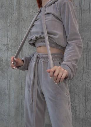 Велюровый спортивный костюм