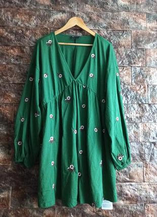 Невероятное зеленое платье с вышивкой 54-56р.