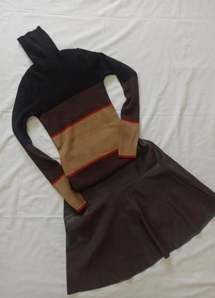 Повседневный аутфит шерстяной гольф колор-блок и юбка из экокожи1 фото
