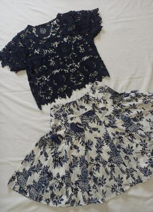 Повседневный аутфит юбка хлопок флористичным принтом и гипюровая кофточка1 фото