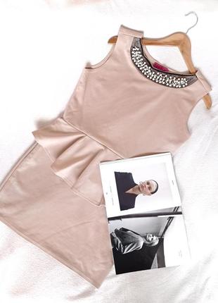 Стильное пуговое платье платье бренда boohoo
