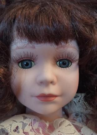 Продам фарфоовую винтажную куклу с настоящими ресницами