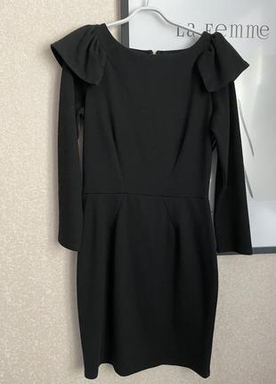 Чёрное платье по фигуре трикотаж1 фото