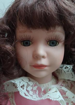 Продам фарфоовую винтажную куклу с настоящими ресницами