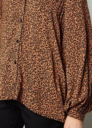 Воздушная натуральная свободная рубашка из вискозы с пышными широкими рукавами в трендовый леопардовый принт9 фото