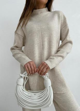 Біла сумочка багет з метеликами