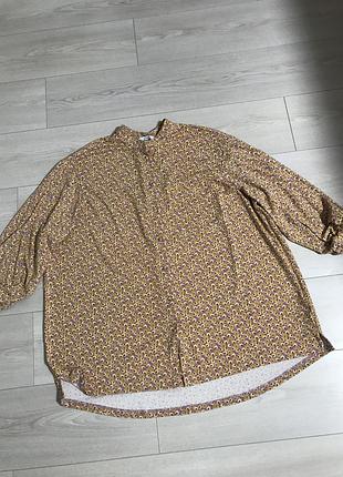 Щільна блуза з ніжним квітковим принтом