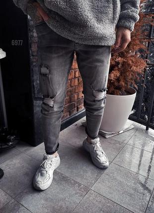 Чорні чоловічі звужені порвані джинси
