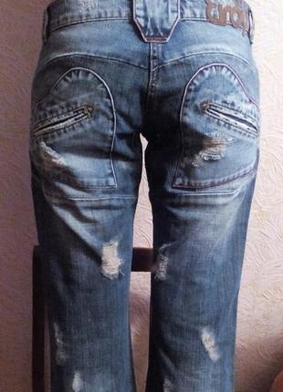 Крутые итальянские укороченные джинсы tirdy.