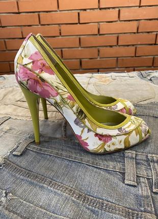 Туфлі з відкритим носком, босоніжки karen millen 38 р ( 25 см)  квітковий принт1 фото