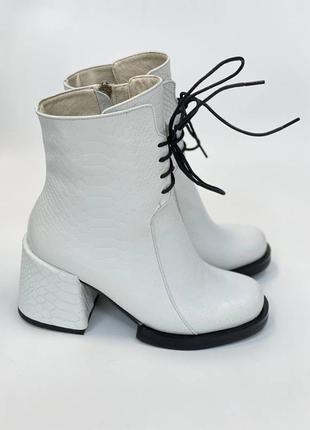 Белые ботильоны ботинки на удобном каблуке кожаные много цветов