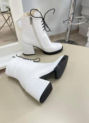 Белые ботильоны ботинки на удобном каблуке кожаные много цветов5 фото