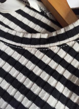 Базовое полосатое чёрно-белое платье миди4 фото