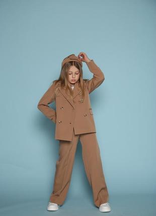 Костюм детский подростковый брючный для девочки двубортный пиджак брюки, бежевый школьная форма
