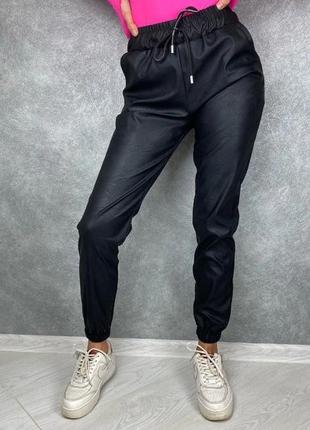 Джоггеры кожаные