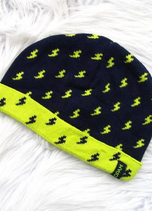 Стильная шапка dpam