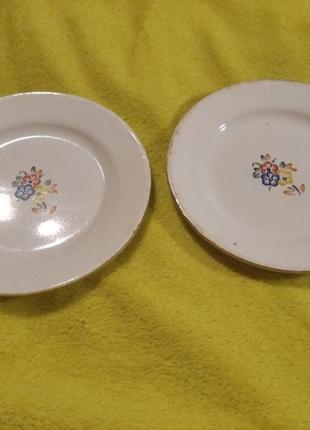 Тарілки 2 з позолотої квітки квіточки буди добув набір зістар ретростиль вінтаж