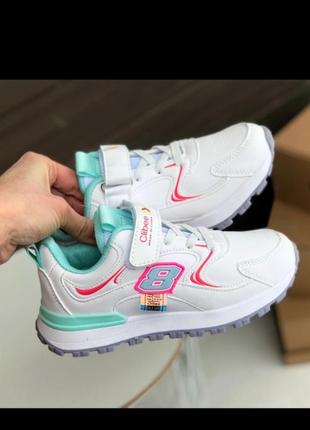 Стильні кросівки