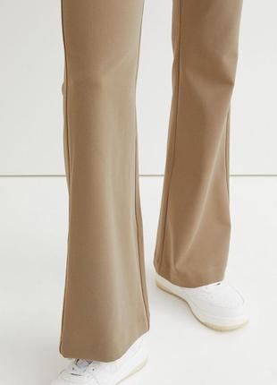 Базовые брюки клешь h&m расклешенные брюки телесные бежевые брюки женские с высокой посадкой высокая талия5 фото