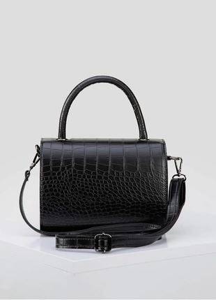 Сумка лаконичного дизайна с фактурой под рептилию&nbsp;
рептилия сумка сумочка маленькая питон змея лаковая трендовая чёрная2 фото