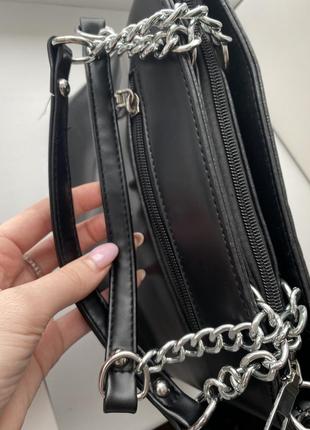 Чорна сумочка з закльопками 🤍10 фото