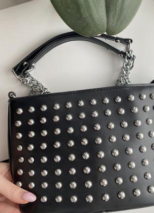 Чорна сумочка з закльопками 🤍9 фото