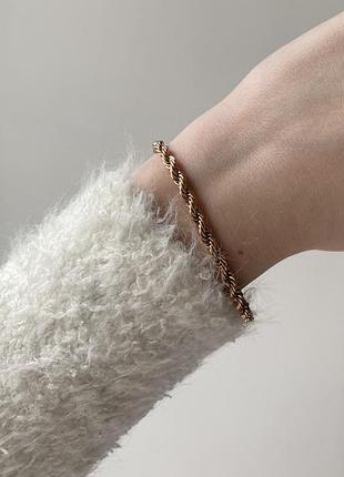 Плетеный браслет в цвете розовое золото