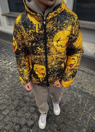 Стильная куртка с желтыми смайлами2 фото