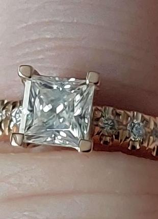 Золотое кольцо 585 проба муассанит